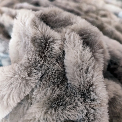 Polyester Spandex Stretchy Faux Fur Rabbit Fabric 350gsm For Blankets Carpet